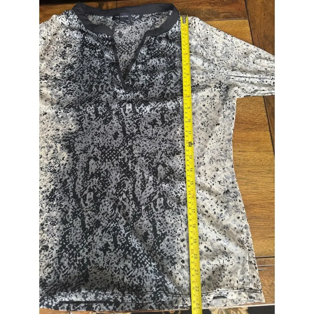 The Limited Abstract Print Long Sleeve Blouse Women’s Large Gray Black - Picture 10 of 13